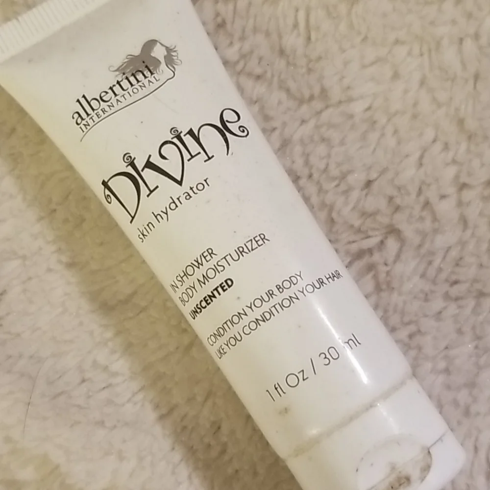 4/25 bundle item. albertini Divine Skin Hydrator